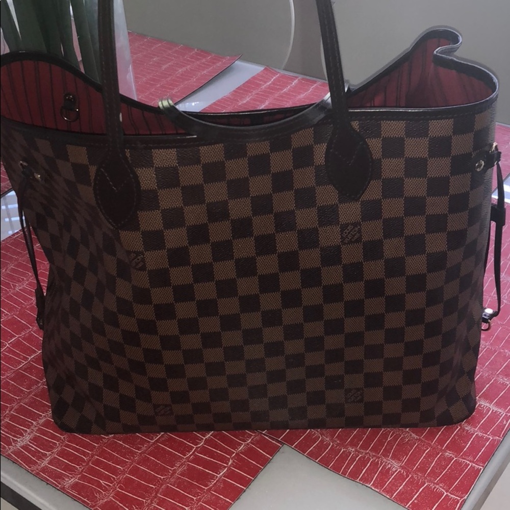 GM Neverfull Louis Vuitton bag